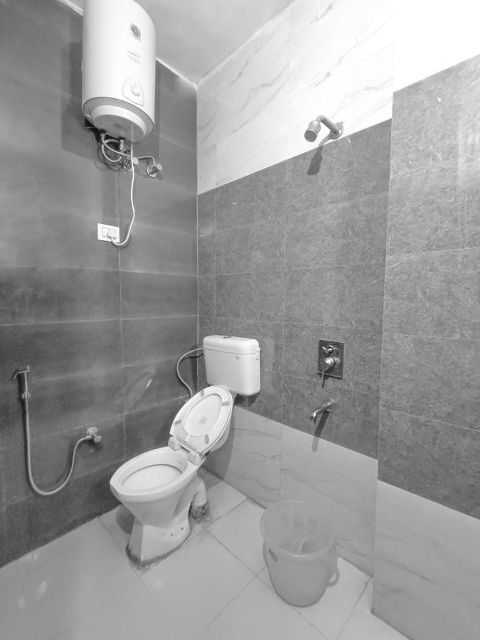 Lisa Homes - Dwarka Near Ramphal Chowk Hotel 3*